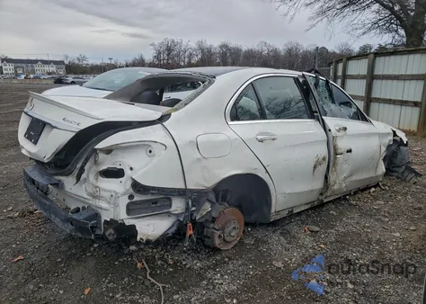 2016 Mercedes-Benz C 300 4Matic z USA, uszkodzony, nr VIN 55SWF4KB3GU122666